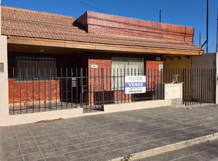 Casa · 315m² · 9 Ambientes · 1 Cochera