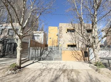 Casa · 65m² · 4 Ambientes · Venta - Propiedad Tipo Dúplex en Barrio Entre Aguas - C084