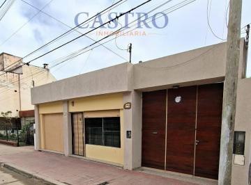 Casa de 8 ambientes, Córdoba · Se Vende Casa en Planta Baja B° San Martin con Departamento y Local Comercial Apto Credito