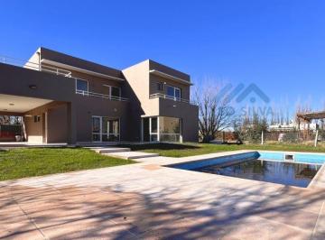 LEO-LEO-37_2 · Venta Casa 3 Dorm. en Barrio Fincas de Plottier