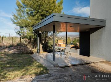Casa · 131m² · 4 Ambientes · 2 Cocheras · Casa en Venta de 2 Dorm. - con Cochera - Tanti - Apto Credito