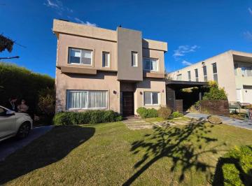 Casa · 176m² · 5 Ambientes · 1 Cochera · Casa en Venta en San Alfonso, Pilar del Este, Pilar