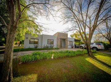 Casa · 132m² · 4 Ambientes · 2 Cocheras · Casa 4 Amb Todo Luz - Jardin y Piscina