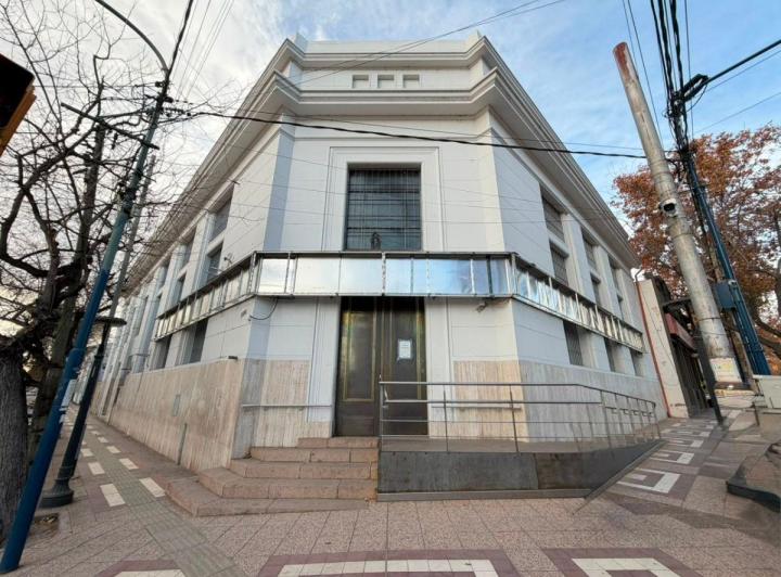 Local comercial · 647m² · 6 Ambientes