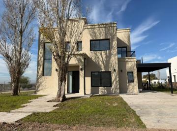 Casa · 189m² · 5 Ambientes · 2 Cocheras · Casa 5 Ambientes en Alquiler Barrio Horizontes Al Sur Ezeiza Canning