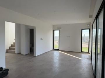 Casa · 189m² · 5 Ambientes · 2 Cocheras · Casa en Alquiler en Barrrio Horizontes Al Sur