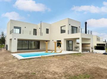 Casa · 319m² · 5 Ambientes · 6 Cocheras · Venta Casa en El Naudir