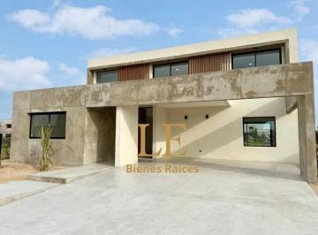Casa · 319m² · 5 Ambientes · 6 Cocheras · Venta El Naudir. Escobar