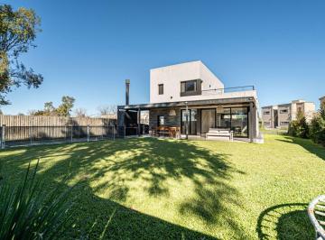 Casa de 4 ambientes, Pilar · Casa en Venta en Santa Emilia – Pilar del Este | Orientación Ne | Pileta | Lote de 516 m²