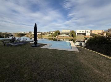 Casa · 224m² · 4 Ambientes · 3 Cocheras · Casa en Venta a La Laguna en Ceibos - Puertos del Lago
