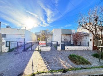 Casa de 4 ambientes, Trelew · Venta Casa Dos Dorm. Barrio Padre Juan