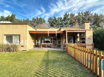 Casa · 160m² · 5 Ambientes · 3 Cocheras · Casa en Alquiler de 3 Dorm. en La Comarca, Bancalari