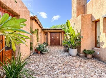Casa · 362m² · 5 Ambientes · 4 Cocheras · Excelente Casa en Alquiler de Verano a La Laguna Sobre 2 Lotes en Santa Clara, Villanueva.