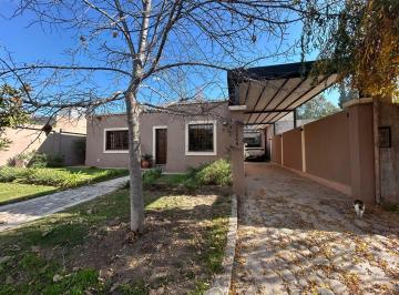 Casa · 280m² · 8 Ambientes · 2 Cocheras · Casa en Chacras de Coria