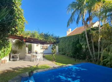 PH de 4 ambientes, Vicente López · Excelente PH de 3 Amb con Mucho Espacio Verde y un Jardín Espectacular de Más de 100 m².