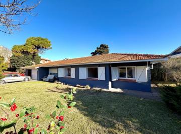 Casa · 204m² · 6 Ambientes · Casa Chalet en Venta en Pinamar, Costa Atlántica, Buenos Aires