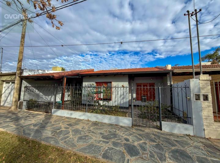 Casa · 5 Ambientes · 2 Cocheras