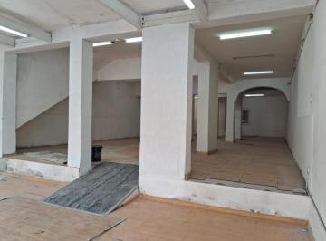 Local comercial · 470m² · 7 Ambientes · 1 Cochera · Local con Deposito Sobre Av Independencia - Ingreso de Camion