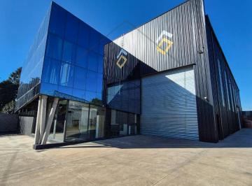 Bodega-Galpón · 1120m² · 10 Cocheras · Galpón en Alquiler en Área de Promoción El Triángulo 1800 m² con Oficinas y Recepción