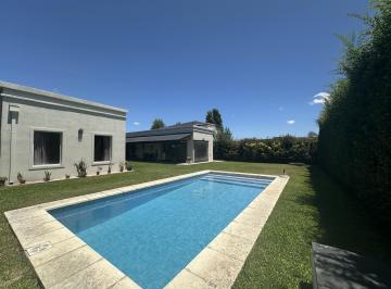 Casa · 306m² · 5 Ambientes · 4 Cocheras · Casa en Los Robles Haras Santa Maria
