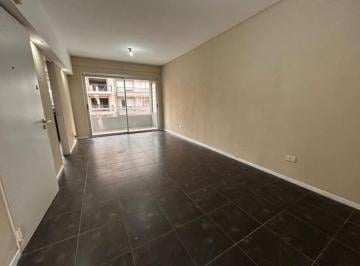 Departamento · 52m² · 2 Ambientes · Dpto 2 Ambientes Al Frente con Balcón. Toilette y Baño en Suite en Alquiler en Parque Chacabuco