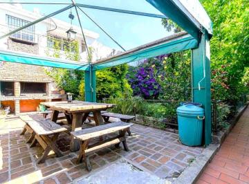 Casa · 224m² · 4 Ambientes · 1 Cochera · Venta Casa Jardin