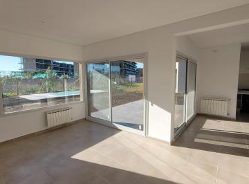 Casa · 80m² · 3 Ambientes · 2 Cocheras · Casas de Santa María | Alquiler | Casa de 2 Dorm con Pileta en Barrio Sin Expensas