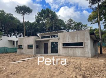 Casa · 160m² · 4 Ambientes · 2 Cocheras · Casa en Venta en Pinamar