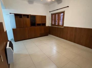Casa · 70m² · 4 Ambientes · Hermosa Casa en Primer Piso por Escalera Zona Centro!