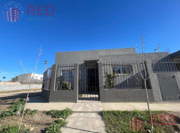 Casa · 92m² · 3 Dormitorios · 2 Cocheras · Vende Casa en General Fernandez Oro