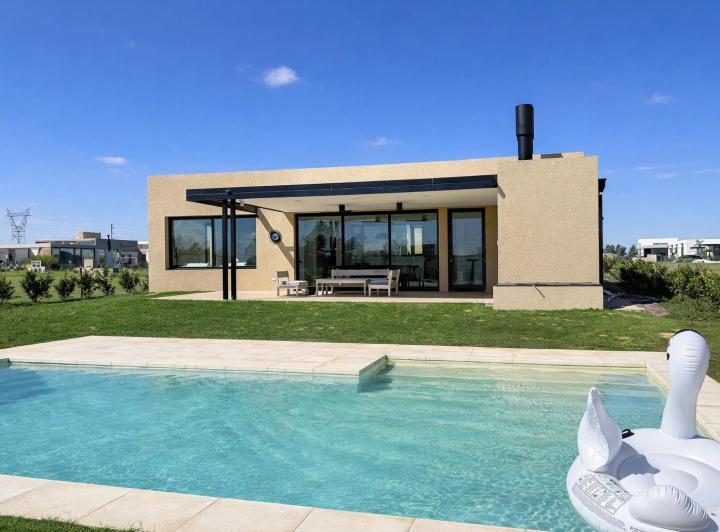 Casa · 175m² · 5 Ambientes · 4 Cocheras