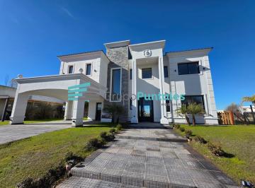 Casa · 200m² · 5 Ambientes · 2 Cocheras · Casa a Estrenar a La Laguna en Barrio Lagos de Canning con 4 Dorm. y Piscina