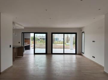 Casa · 216m² · 4 Ambientes · 4 Cocheras · Casa en Venta de 4 Ambientes en Cruz del Sur a Estrenar