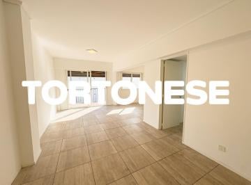 Departamento · 65m² · 3 Ambientes · Departamento en Alquiler con Balcón Al Frente - Muy Luminoso