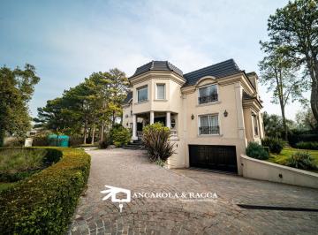 Casa · 702m² · 10 Ambientes · 3 Cocheras · Imponente Casa Estilo Frances en Venta en San Diego