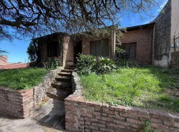 Casa · 128m² · 5 Ambientes · 1 Cochera · Venta Casa a Refaccionar Frente Colegio Lasalle