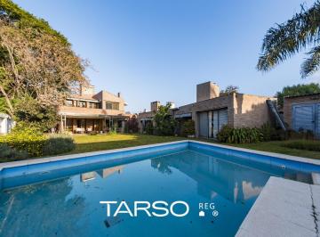 Casa · 401m² · 8 Ambientes · Casa en Venta de 5 Dorm. en Cerro de Las Rosas