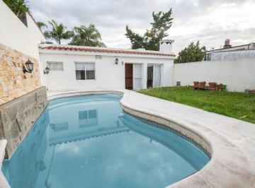 Casa · 209m² · 8 Ambientes · 1 Cochera · Venta Casa 4 Dorm. B°guadalupe