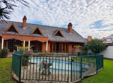 Casa · 477m² · 7 Ambientes · 3 Cocheras · Venta Casa Premium, Ramos Mejia Norte, con Jardin y Piscina "Apta Credito"