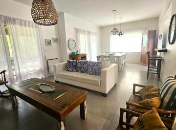 Casa · 206m² · 5 Ambientes · Casa en Costa Esmeralda