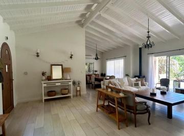 Casa · 150m² · 3 Ambientes · 1 Cochera · Casa Alquiler Temporal