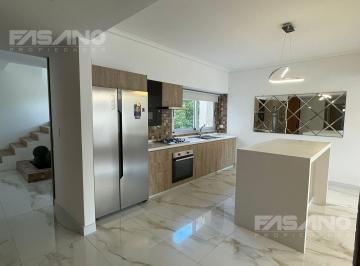 PH · 230m² · 5 Ambientes · 2 Cocheras · PH 5 Amb. con Lujoso Diseño - en Venta - Jacuzzi - Terraza - Quincho - Patio - Villa Ballester