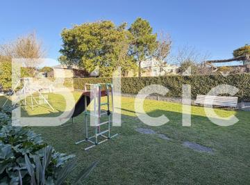 Casa · 114m² · 4 Ambientes · 5 Cocheras · Casa en Venta en Lanús Este