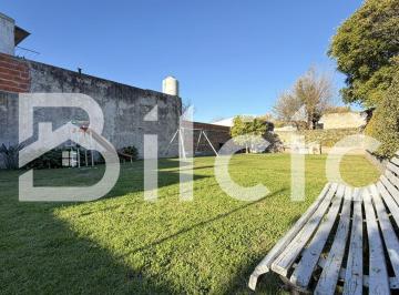 Casa · 115m² · 4 Ambientes · 5 Cocheras · Casa en Venta en Lanús Este