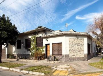 Casa · 115m² · 3 Ambientes · 3 Cocheras · Venta Casa 3amb. /local en Isidro Casanova