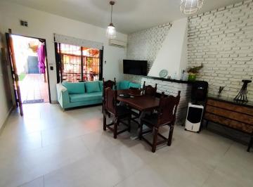 Casa · 176m² · 3 Ambientes · 2 Cocheras · Venta Casa 3 Ambientes Piscina Quincho Cochera 3 Autos Benavidez Tigre Lote en Esquina