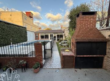 Casa · 200m² · 5 Ambientes · 2 Cocheras · Casa 5 Ambientes con Cochera y Pileta en Wilde - Venta