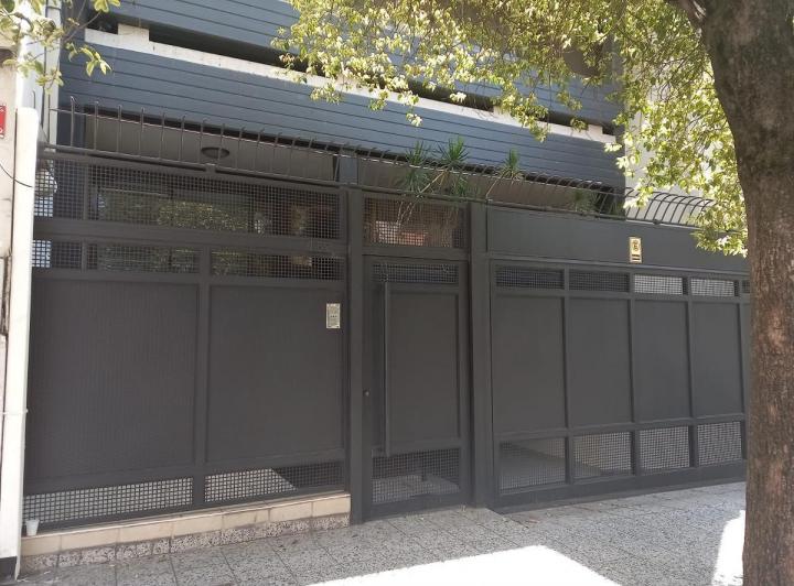 Casa · 400m² · 4 Dormitorios · 2 Cocheras