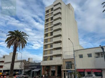 Departamento · 200m² · 6 Ambientes · Departamento de 4 Dorm. en El Edificio Av