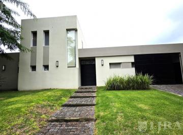 Casa · 188m² · 6 Ambientes · 3 Cocheras · Apto Credito. Lote Interno. Oportunidad.